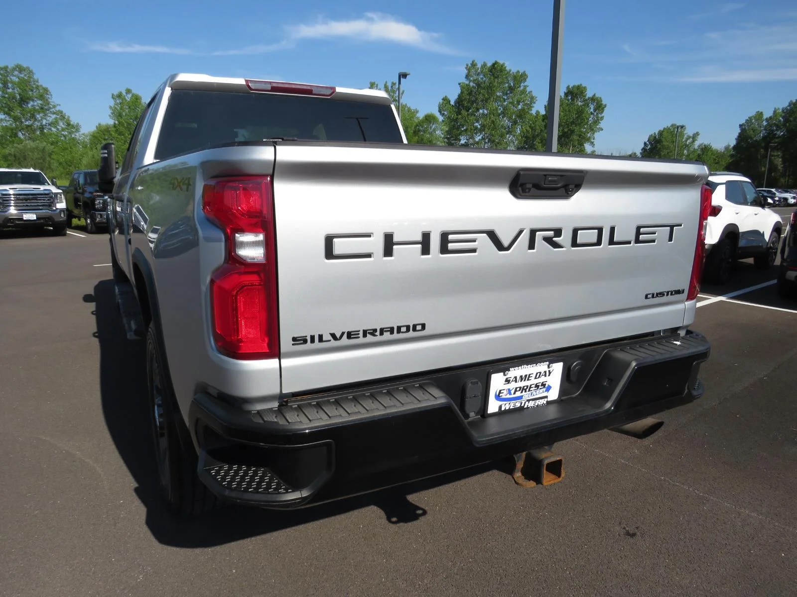 Used 2021 Silver Ice Metallic Chevrolet Custom image 18