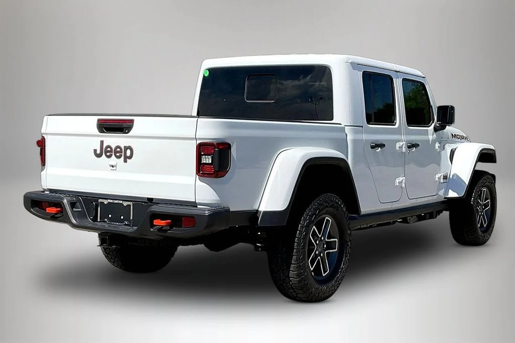 New 2026 Bright White Clear-Coat Exterior Paint Jeep Mojave image 21
