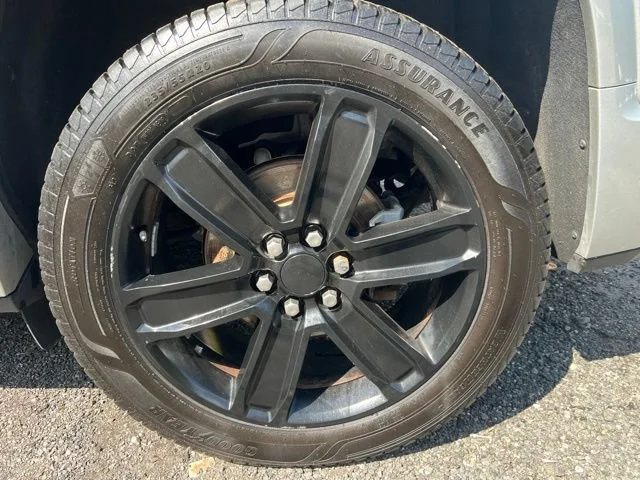 Used 2017 QUICKSILVER METALLIC GMC Denali image 9