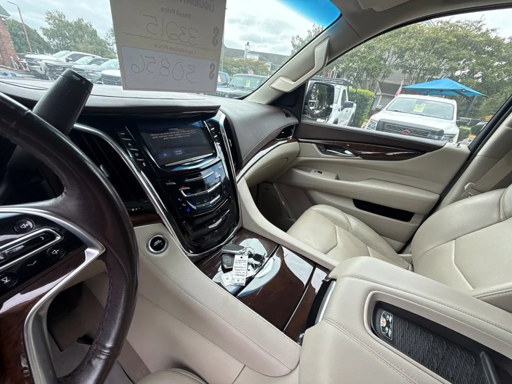 Used 2017 White Cadillac Luxury image 18