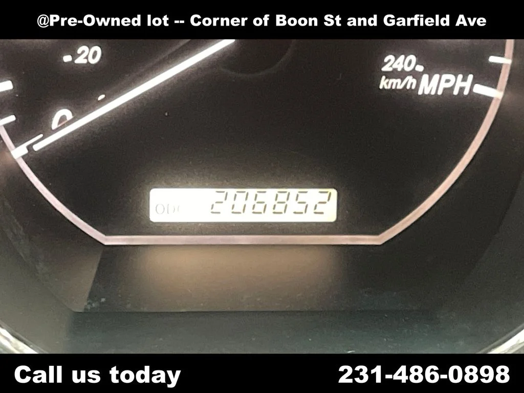 Used 2004  Lexus 330 image 21