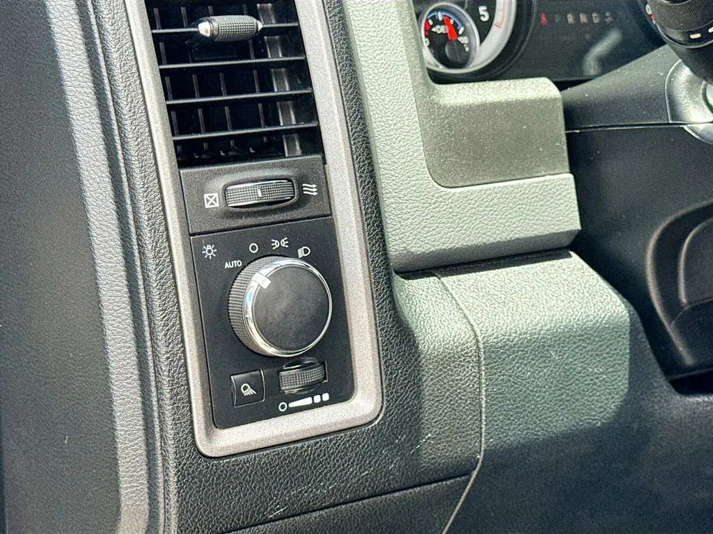 Used 2014 Silver Ram Tradesman image 10
