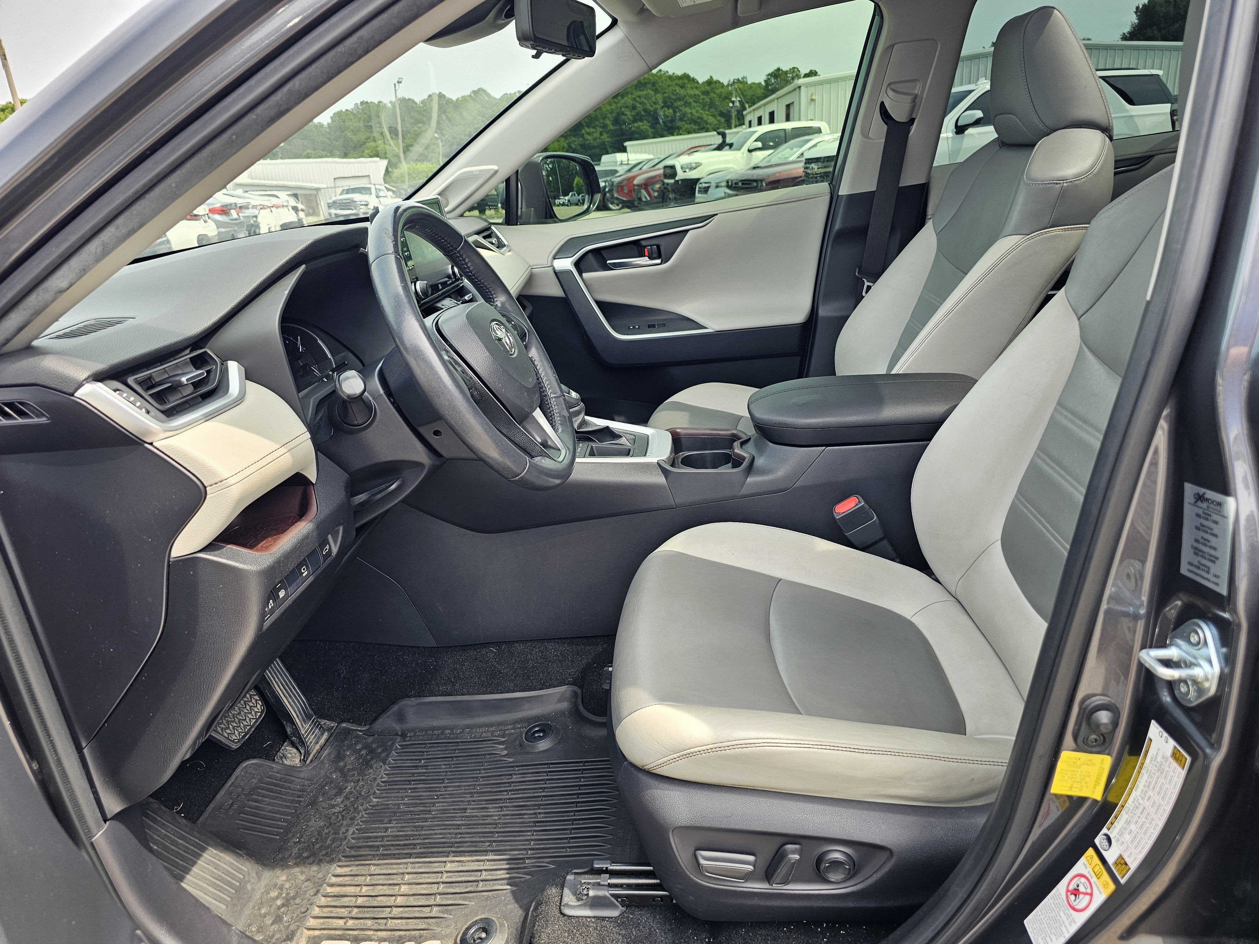 2019 Toyota RAV4 Limited - Photo 17