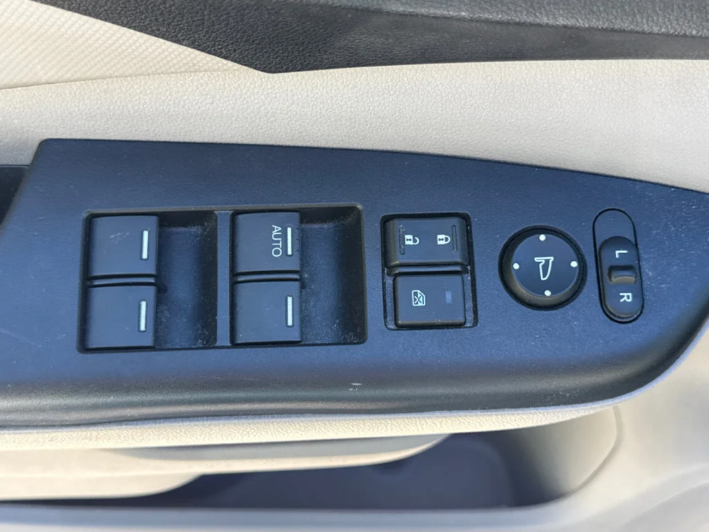 Used 2014 Twilight Blue Metallic Honda LX image 14