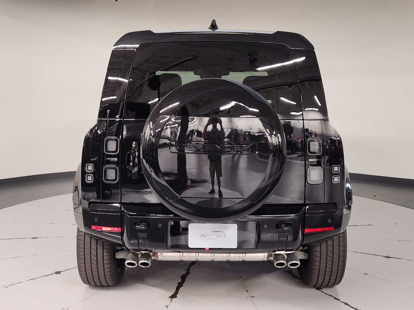 2026 Land Rover Defender V8 - Photo 10
