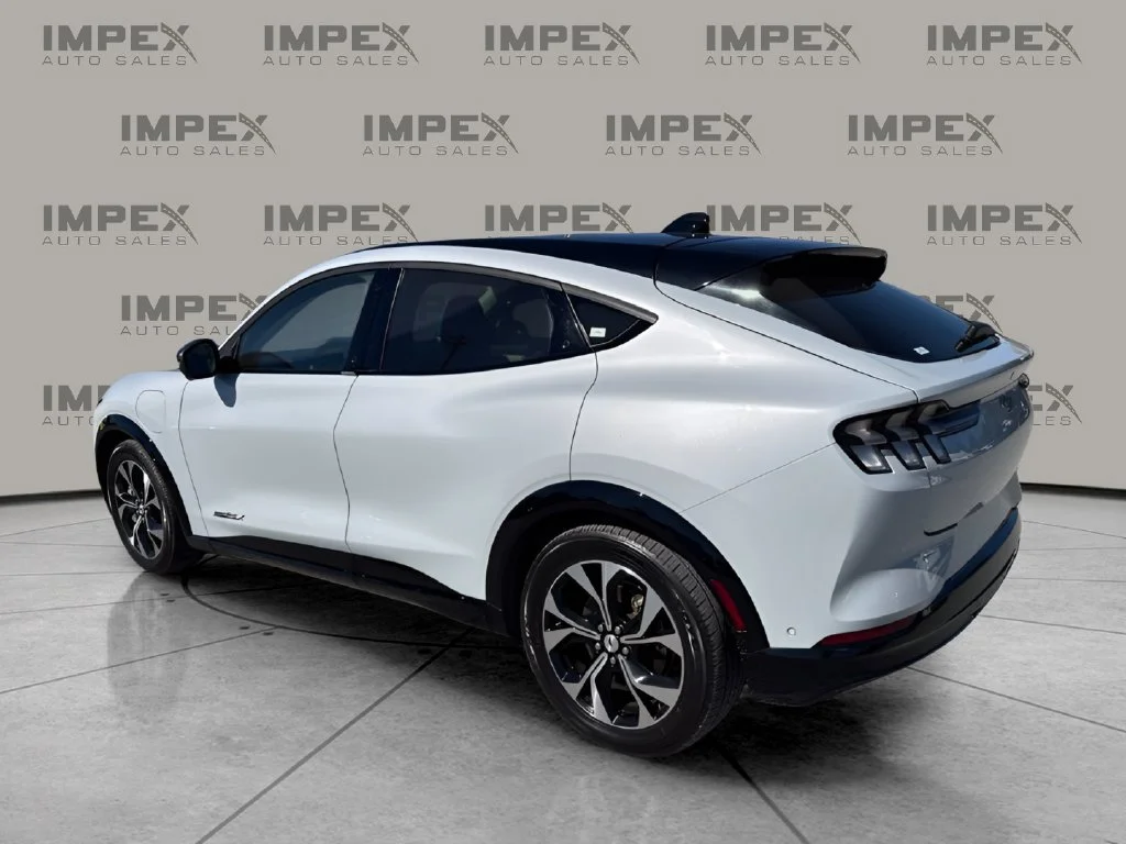 Used 2022 White Ford Premium image 3