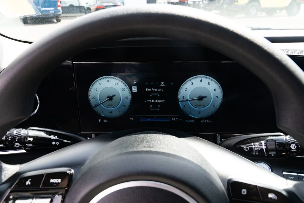 Used 2024 White Hyundai SEL image 12