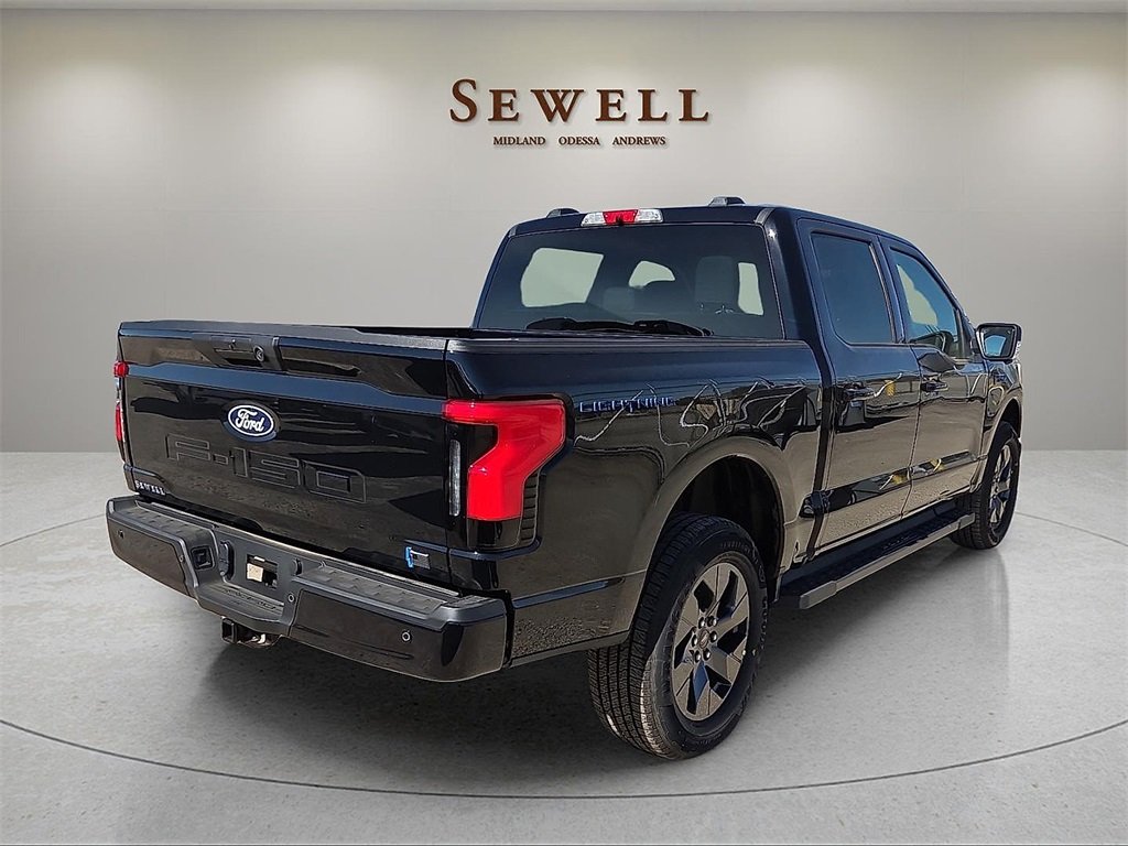 2025 Ford F-150 Lightning photo 3