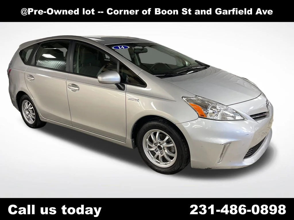 Used 2014 Silver Toyota Three image 7