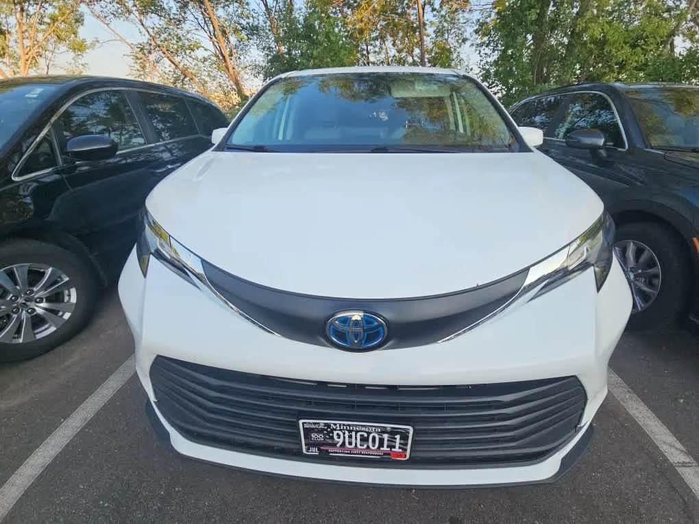 Used 2021 Toyota Sienna LE with VIN 5TDKRKECXMS062490 for sale in Hopkins, Minnesota