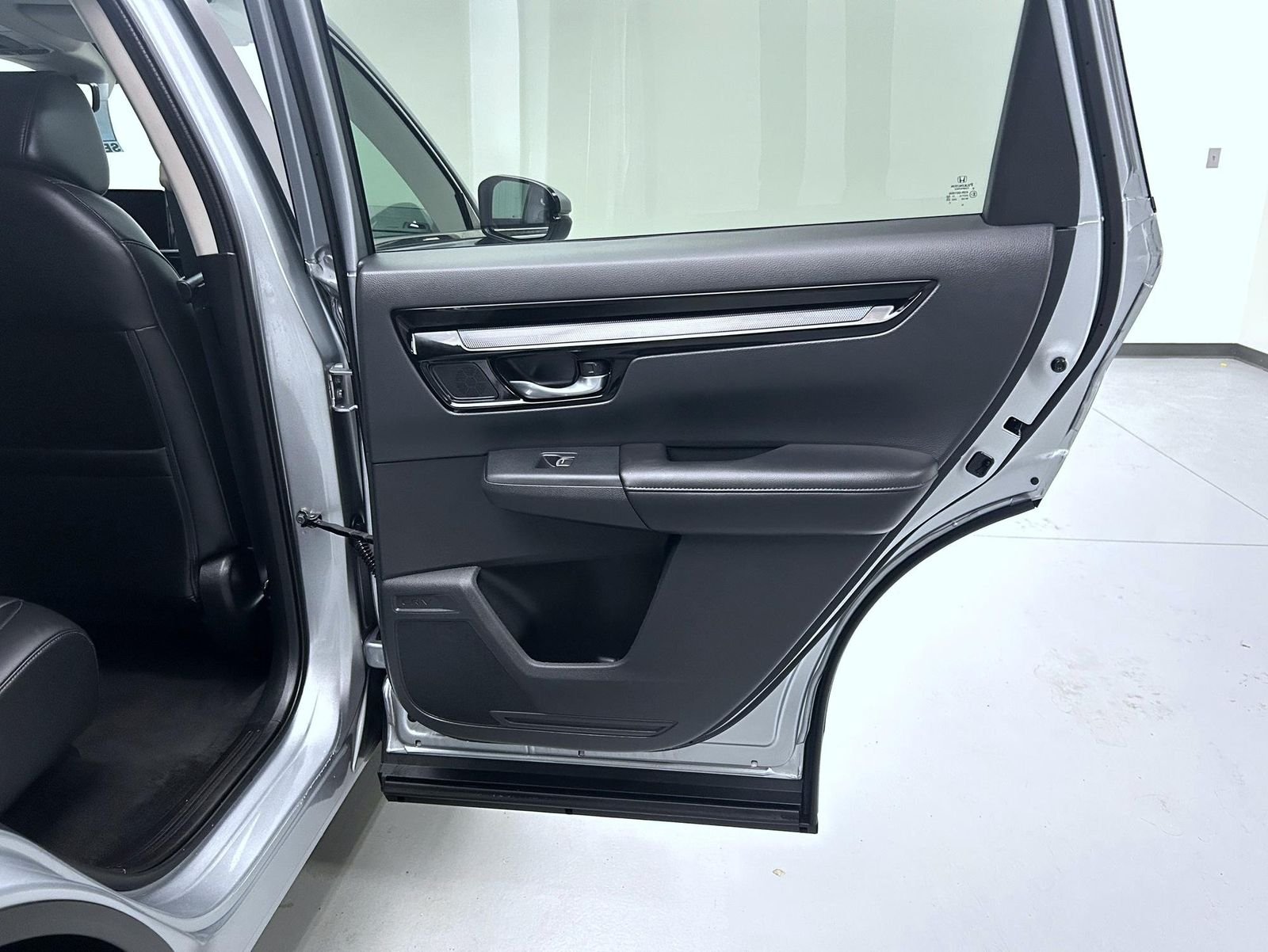 Used 2025 Silver Honda EX-L image 17