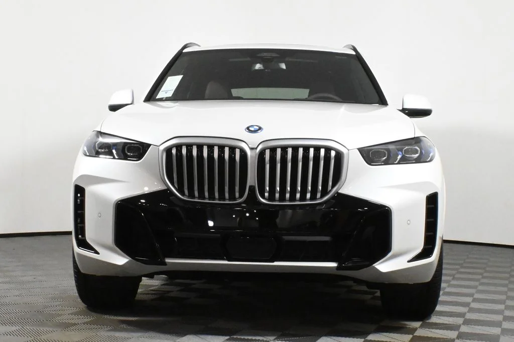 Used 2026 White BMW xDrive50e image 10