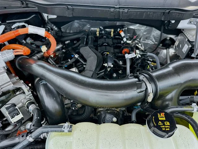 Used 2025 Silver Ford Lariat image 30