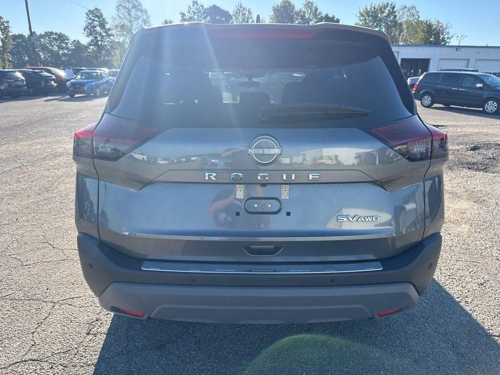Used 2023 Gray Nissan SV image 4