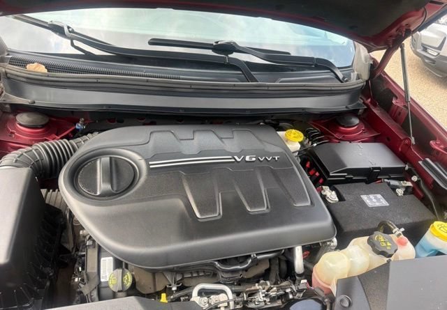 Used 2019 Red Jeep Limited image 9