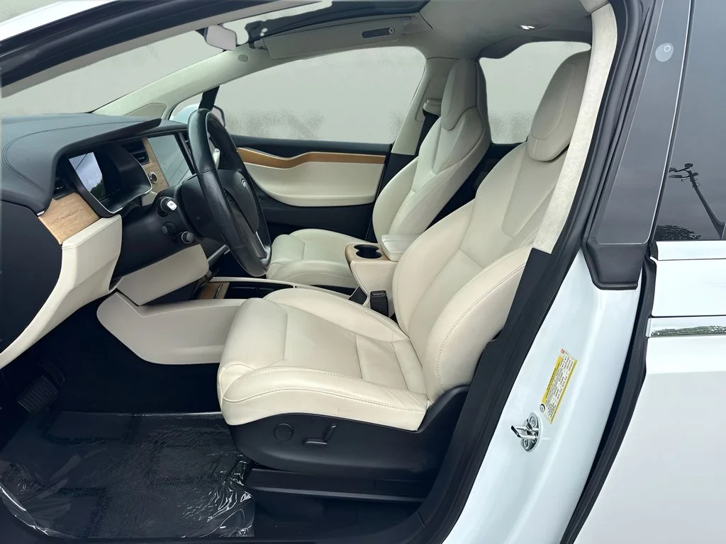 Used 2019  Tesla 100D image 9