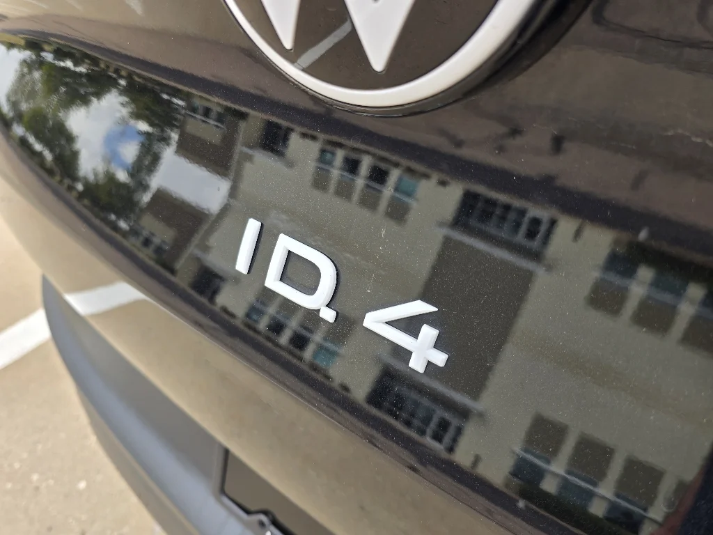 Used 2024 Deep Black Pearl Volkswagen Pro image 12