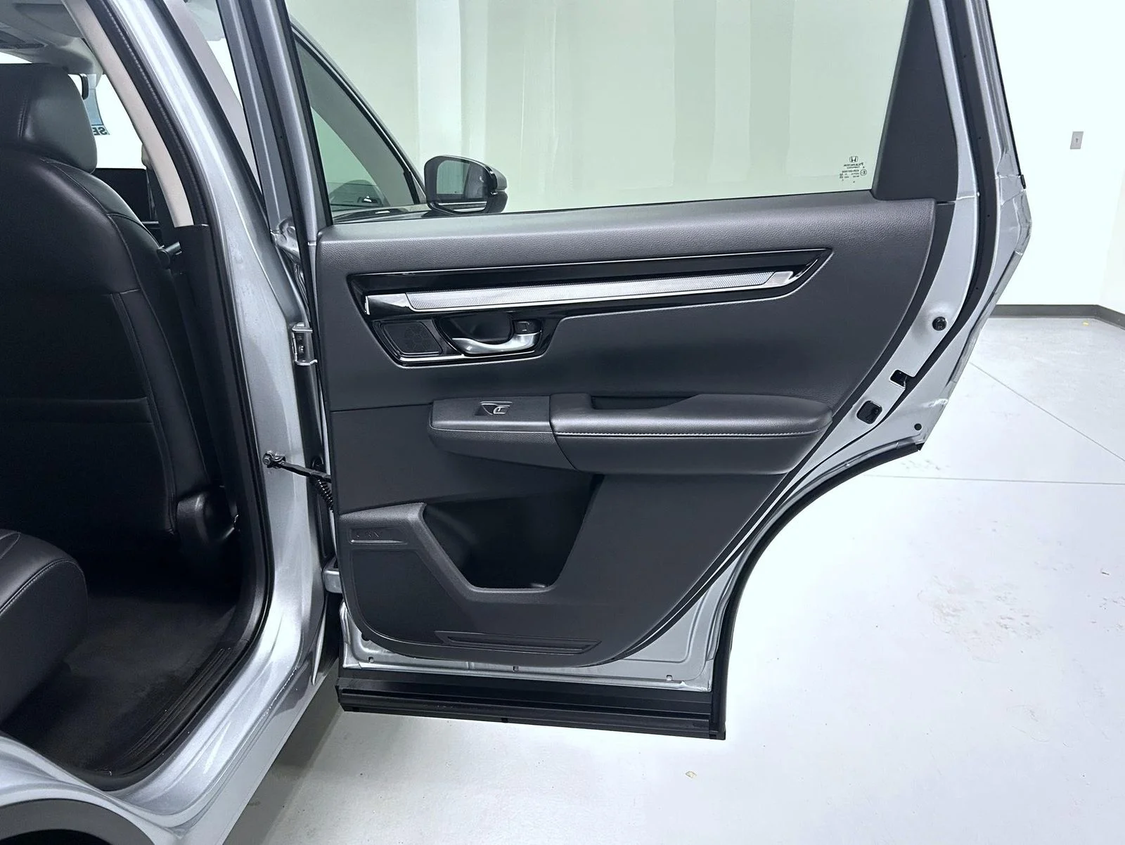 Used 2025 Silver Honda EX-L image 17