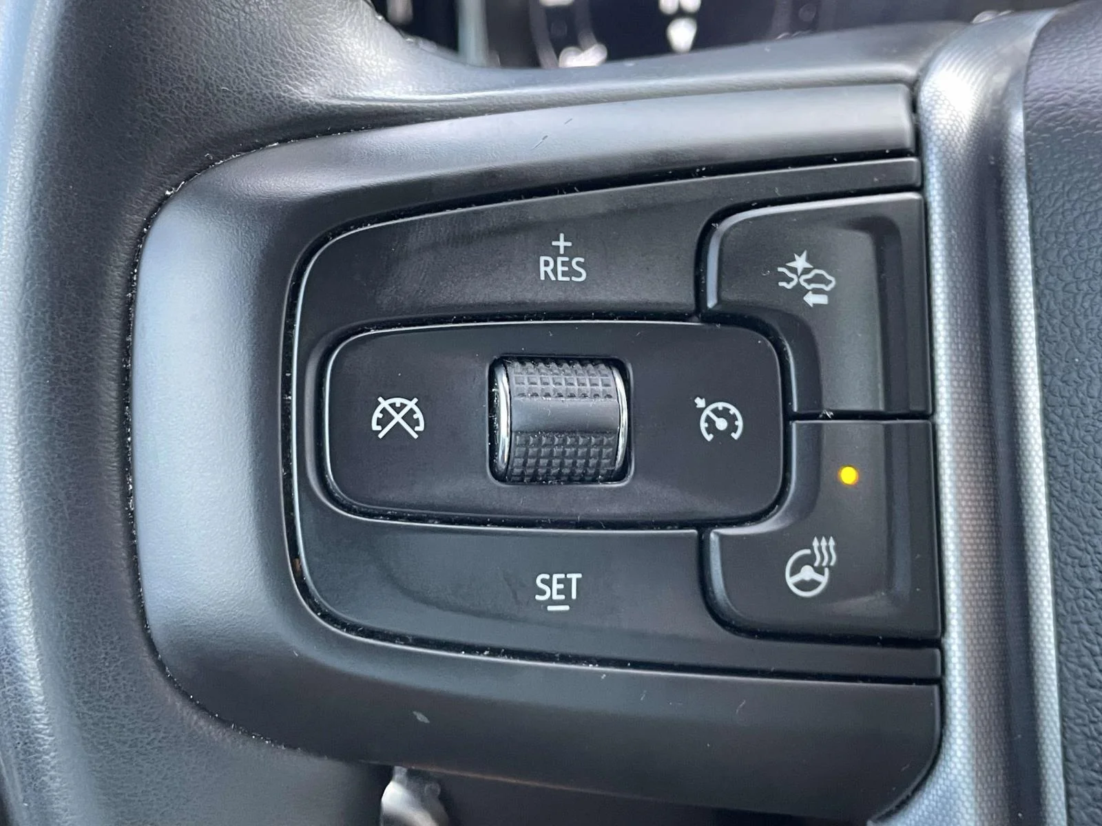 Used 2024 Summit White GMC Elevation image 26