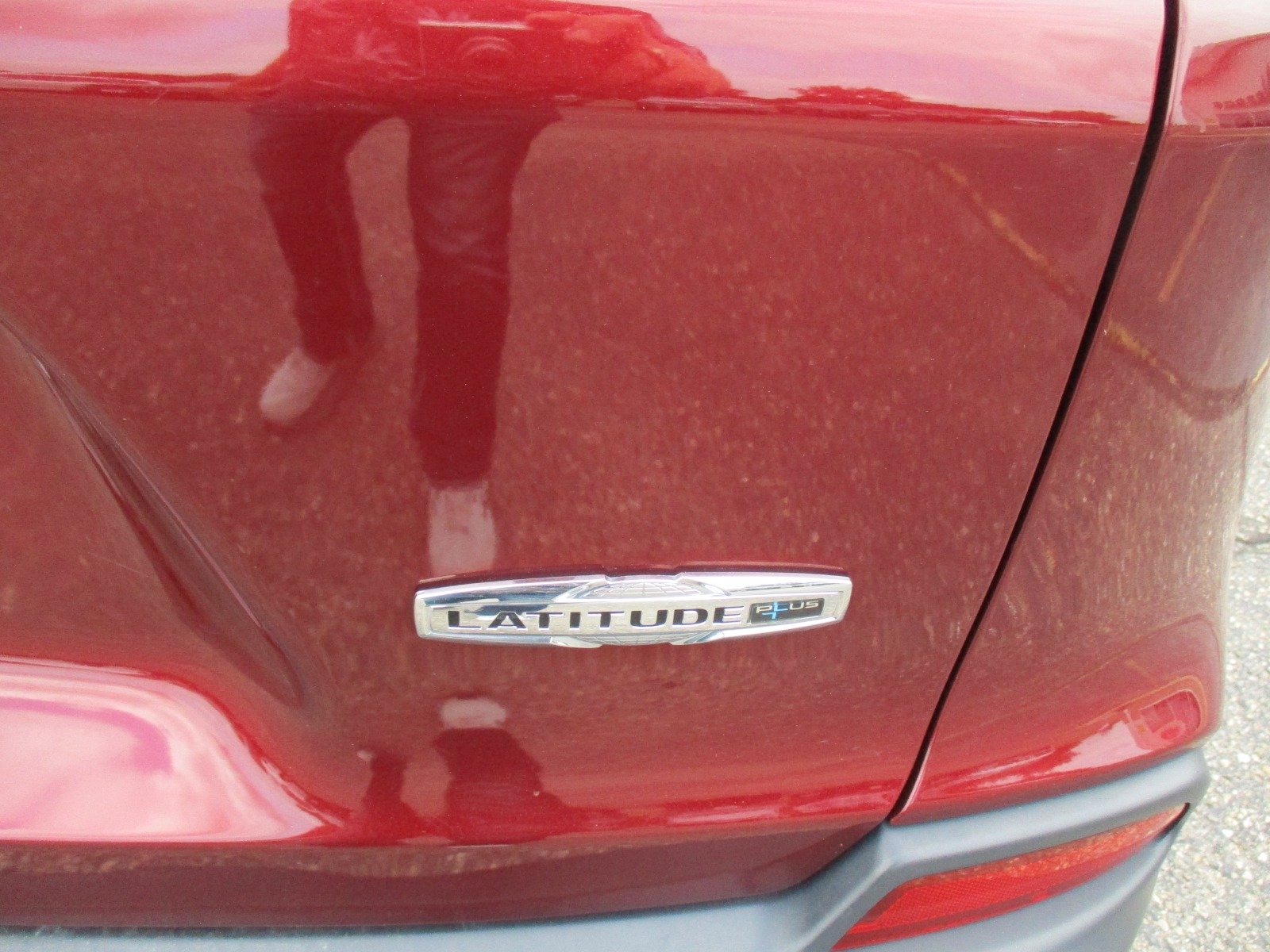 Used 2020 RED Jeep Latitude Plus image 6