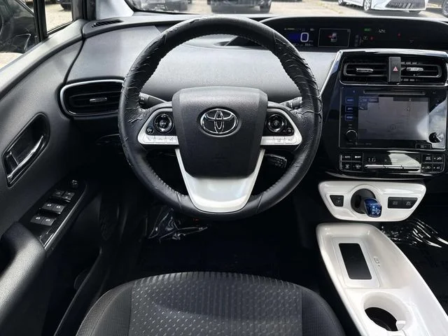 Used 2016 Gray Toyota Three image 17
