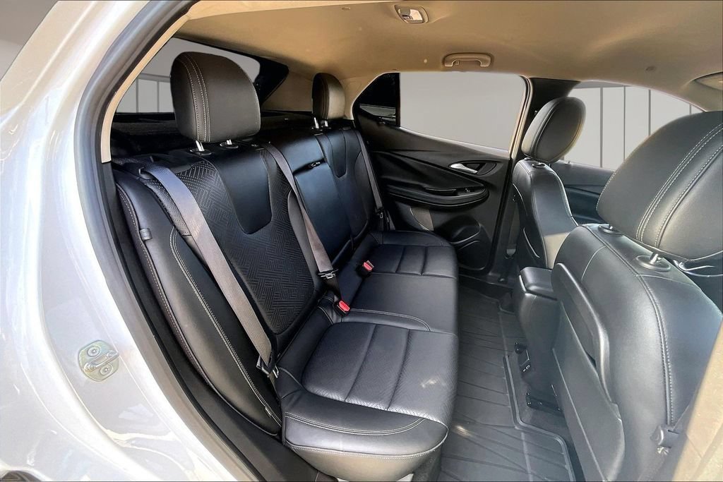 Used 2021 SUMMIT WHITE Buick Essence image 29