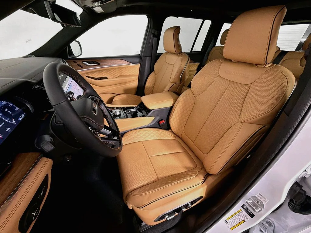 New 2027 White/off-white Jeep Summit image 22
