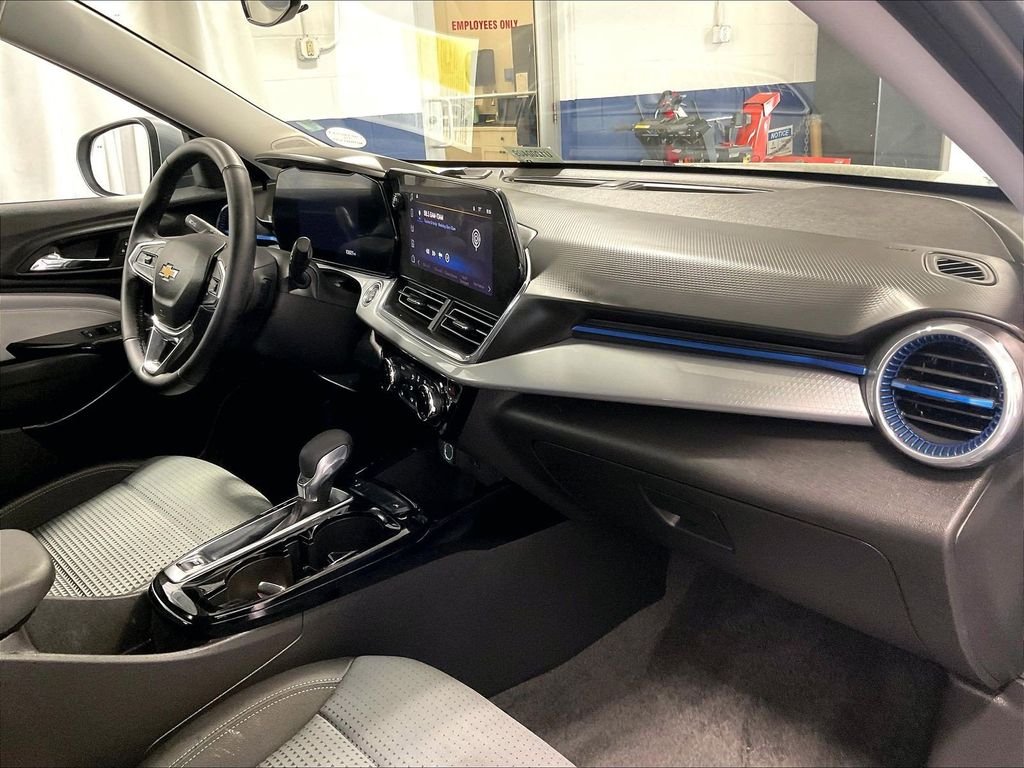 Used 2025 Gray Chevrolet LT image 14