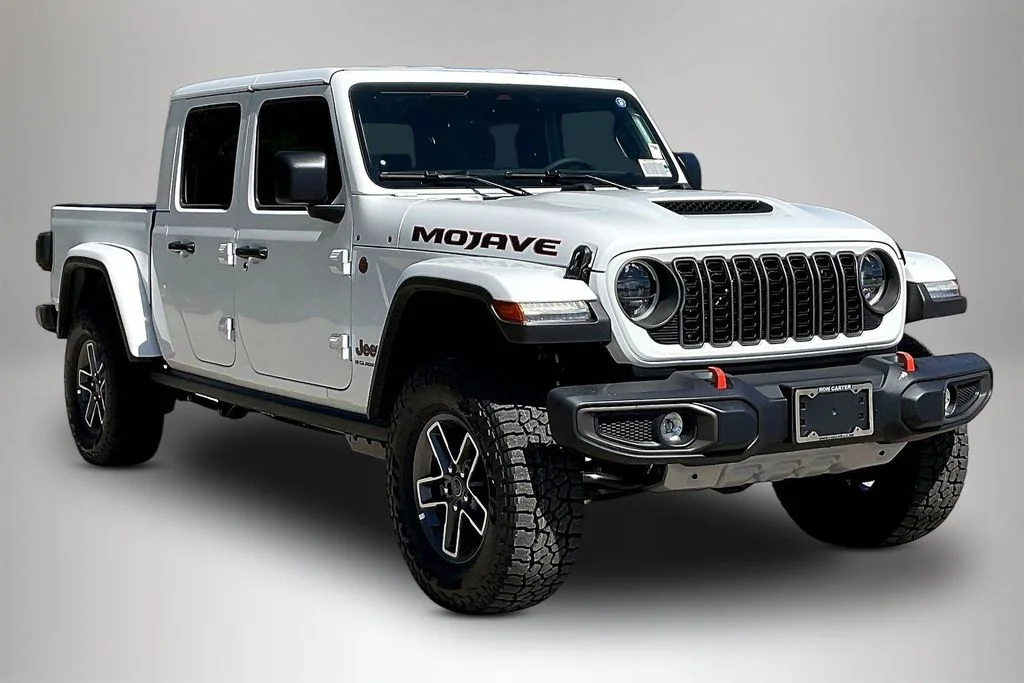 2026 Jeep Gladiator Mojave Auto's photo