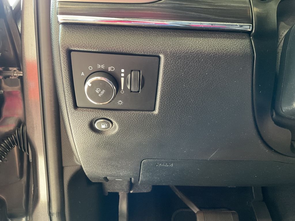 Used 2019 Gray Jeep Limited image 18