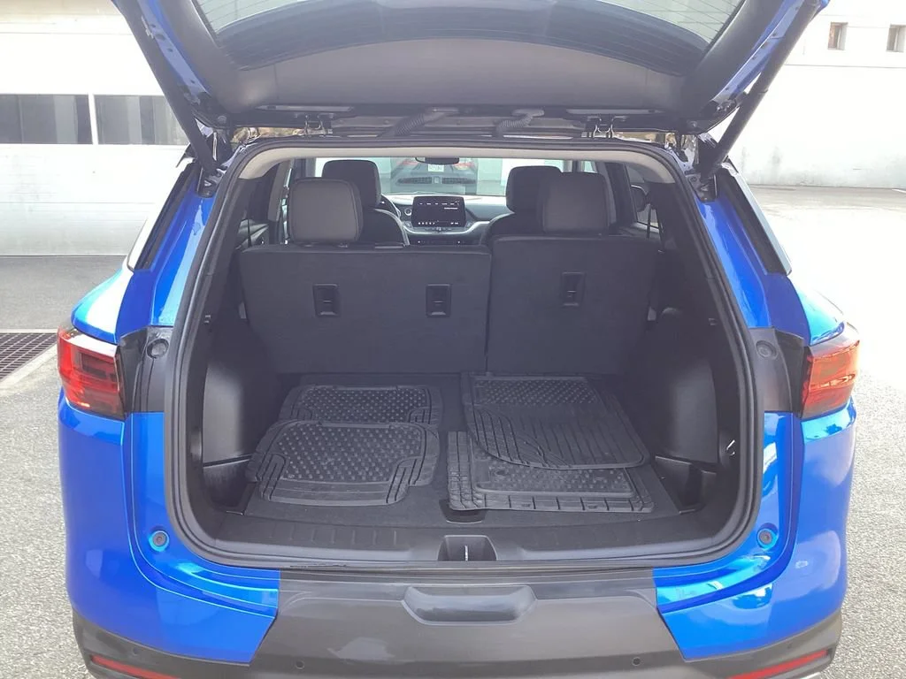 Used 2024 Riptide Blue Metallic Chevrolet 3LT image 10