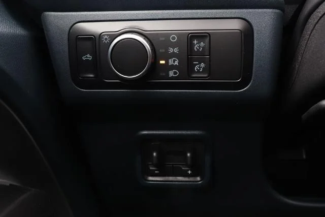 New 2026 Carbonized Gray Metallic Ford XLT image 60