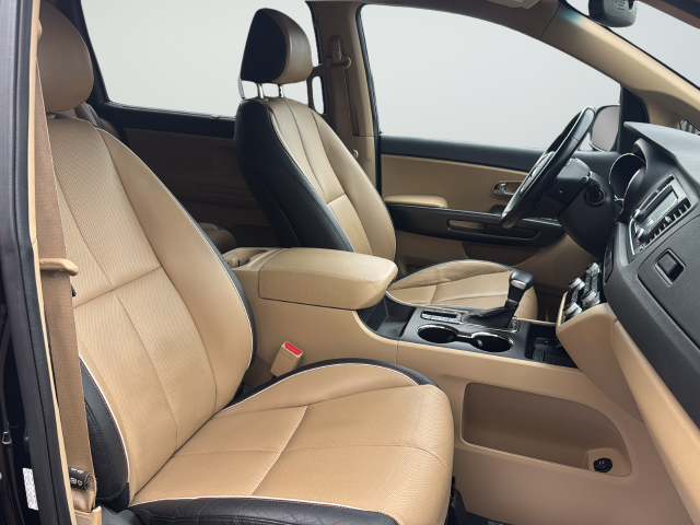 Used 2020 Black Kia EX image 26
