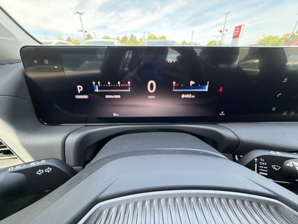 New 2026 Atlantic Gray Metallic / Super Black Two-tone Nissan SR image 15