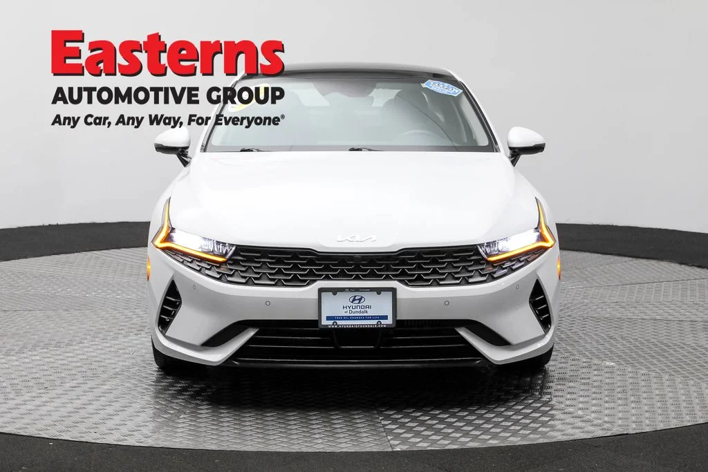 Used 2022 White Kia EX image 2