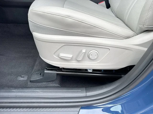 Used 2025 Black Kia S image 17