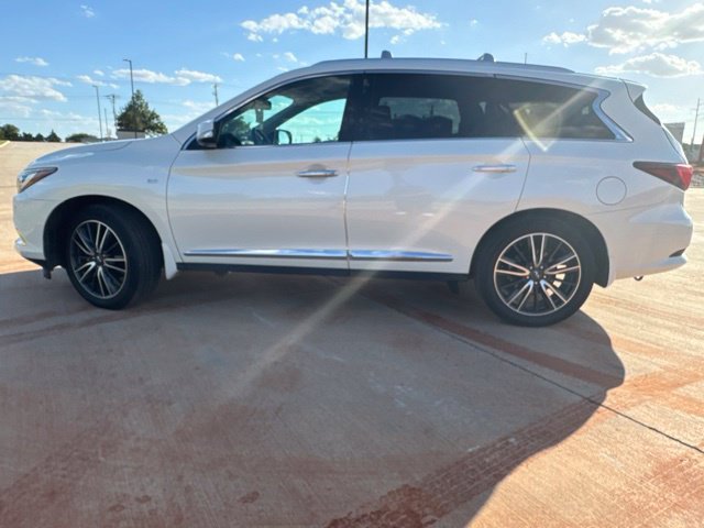 Used 2019 White INFINITI LUXE image 7