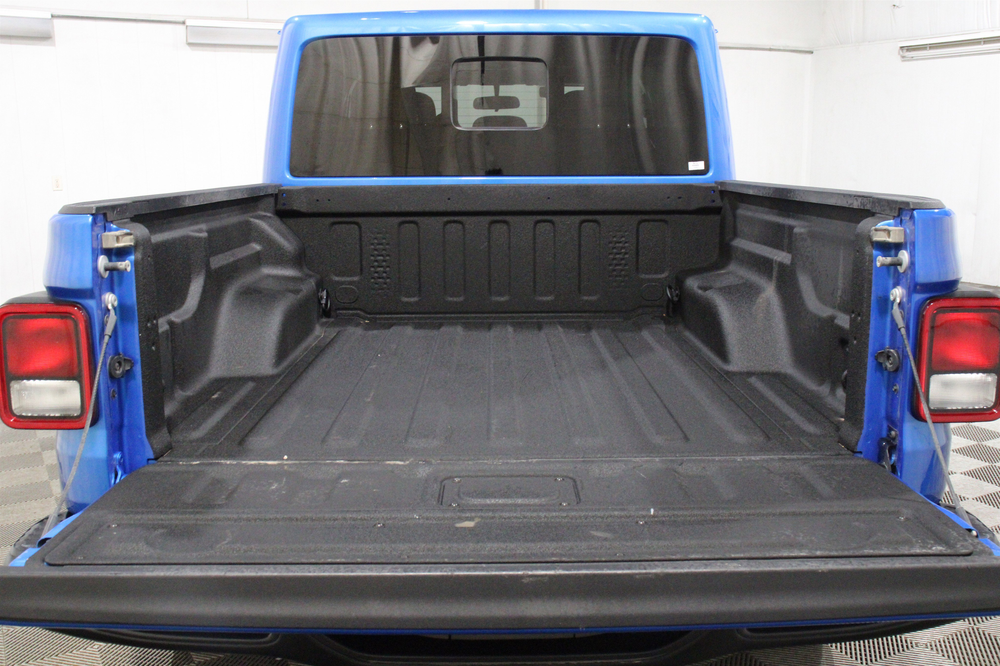 Used 2021 Hydro Blue Pearlcoat Jeep Rubicon image 25