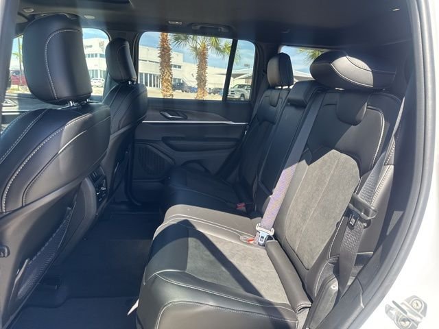 New 2026 Bright White Clear-Coat Exterior Paint Jeep Altitude image 11