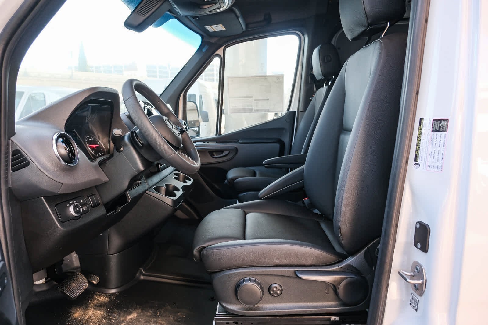New 2026 Arctic+White Mercedes-Benz Cargo 144 WB  RWD 2.0L I4 Diesel Turbocharged High image 27