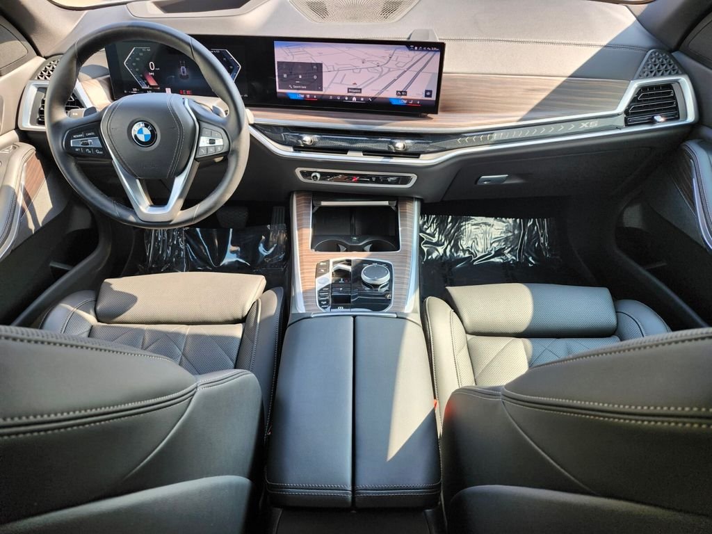 Used 2024 Gray BMW xDrive40i image 13