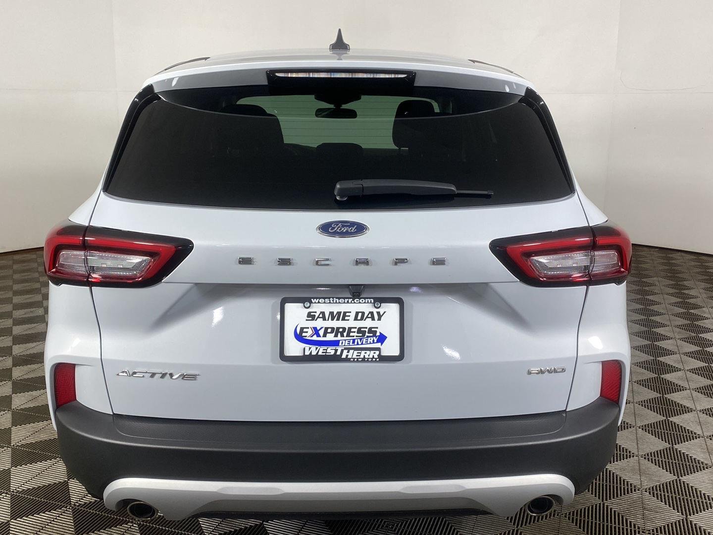 Used 2025 Space Silver Ford Active image 22