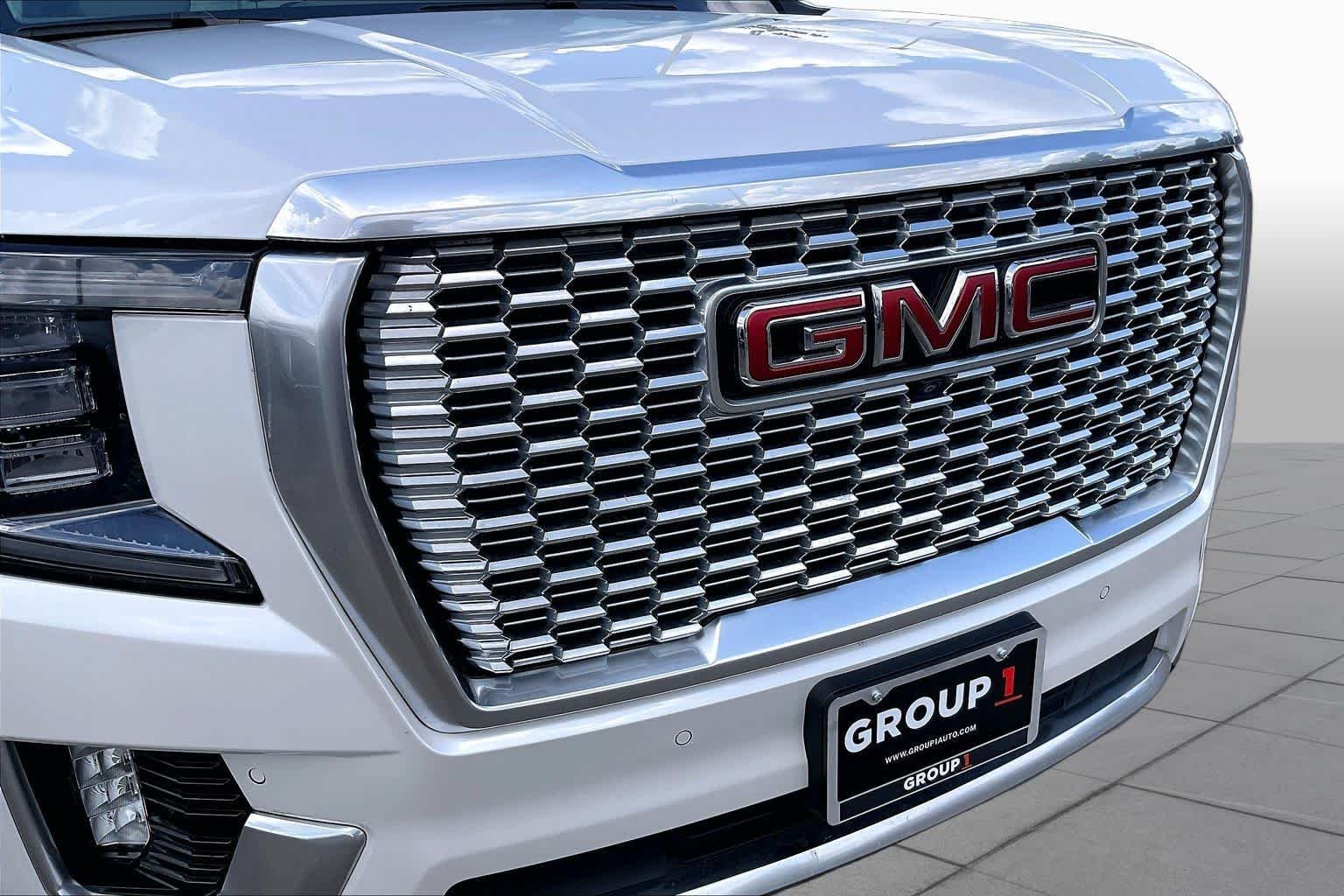 Used 2024 White Frost Tricoat GMC Denali image 28