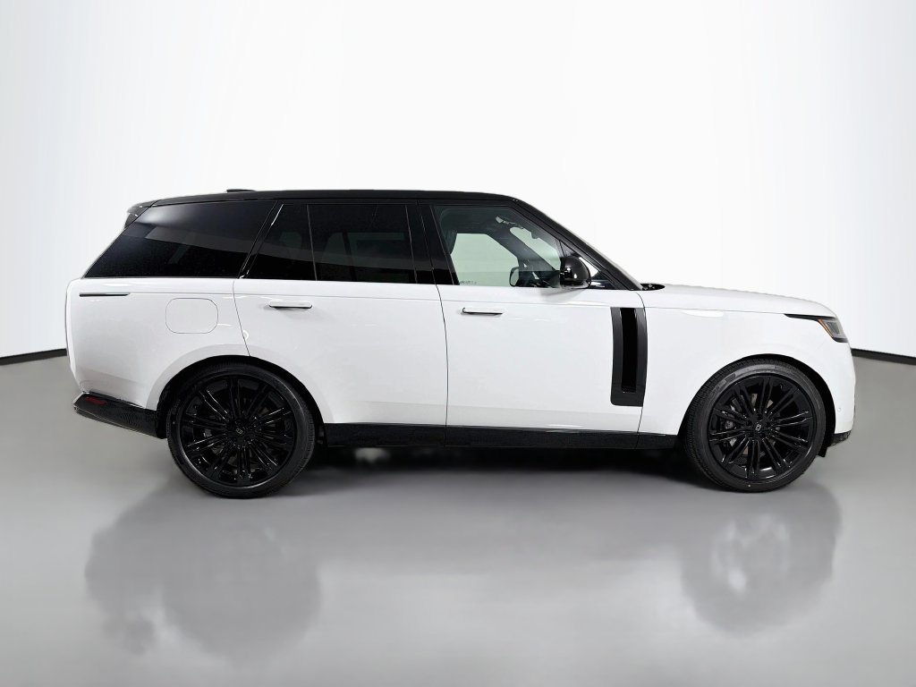 New 2027 Fuji White Land Rover SE image 4