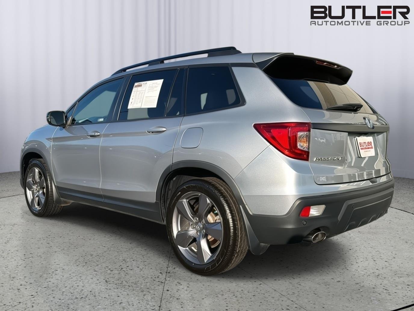 Used 2021 Lunar Silver Metallic Honda Touring image 4