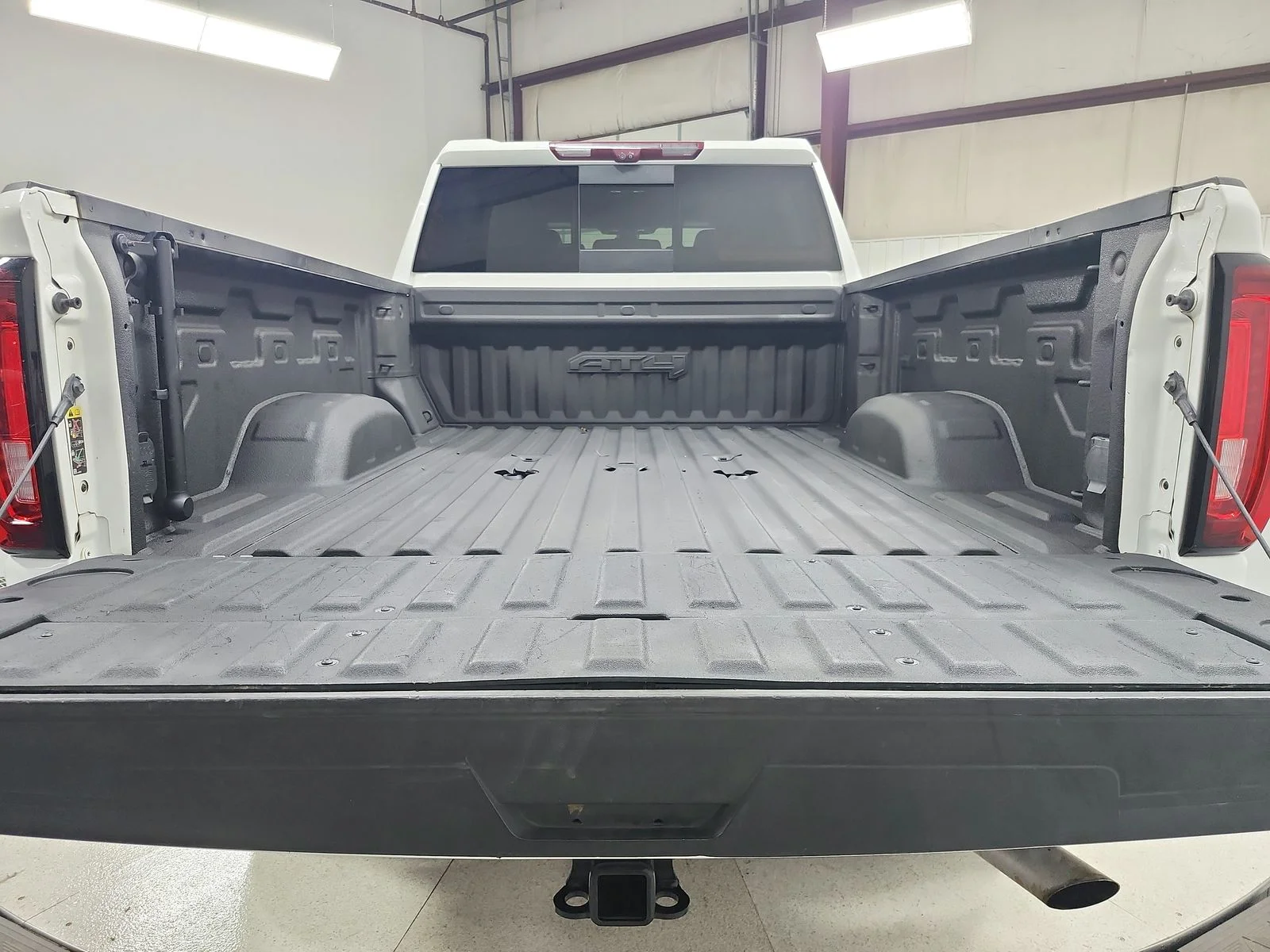 Used 2022 White GMC AT4 image 53