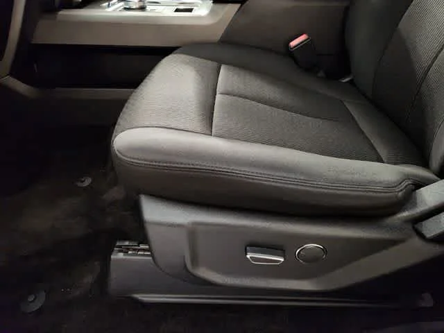 Used 2018 Oxford White Ford XLT image 24