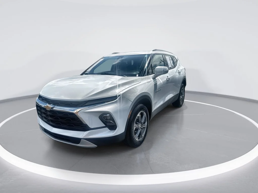 Used 2024 White Chevrolet LT image 4