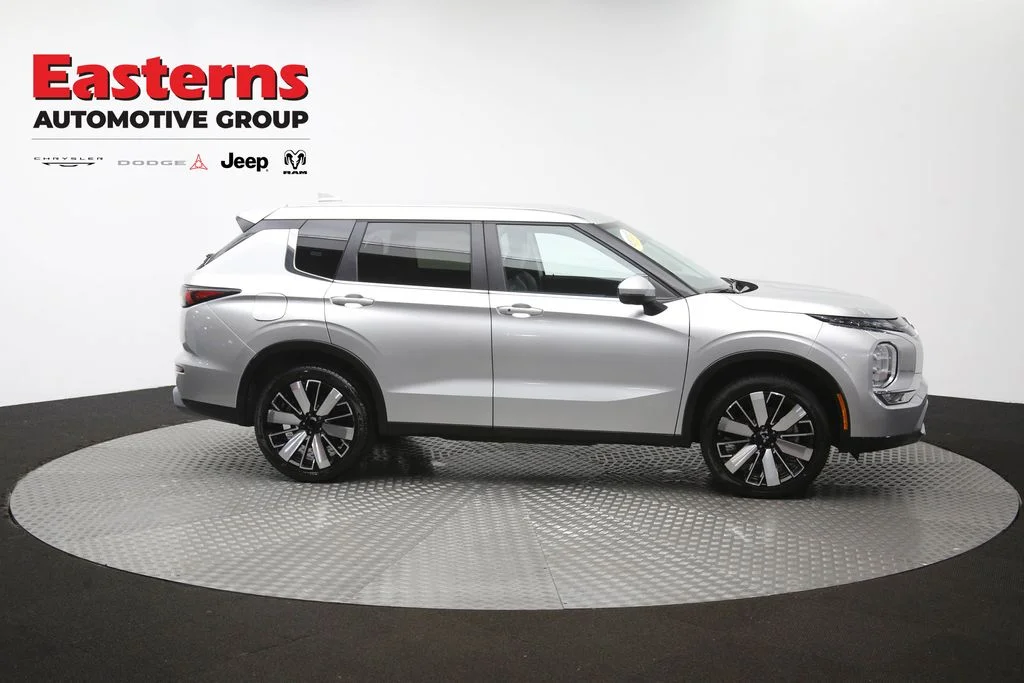 Used 2025 Silver Mitsubishi SE image 46