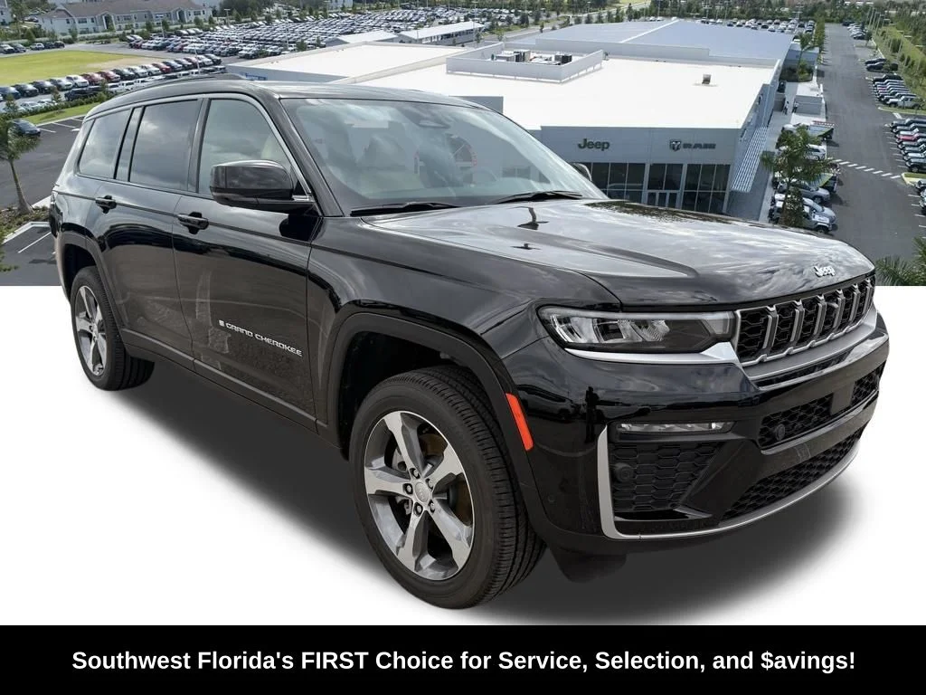 New 2026 Diamond Black Crystal Pearl-Coat Exterior Paint Jeep Limited image 2